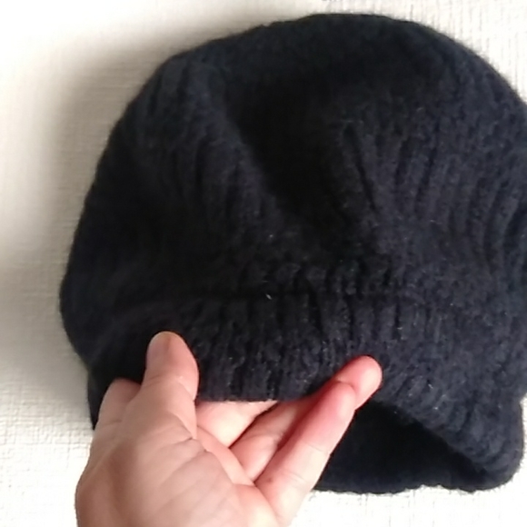 NWOT Winter hat very warm - Picture 3 of 3